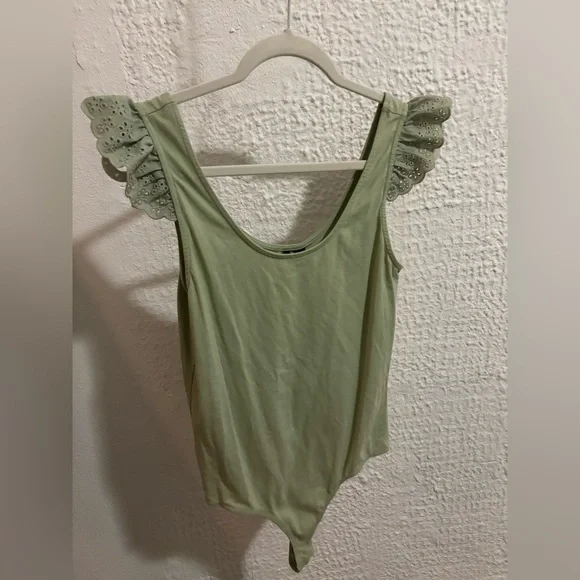 Vero Moda New Green Bodysuit with Ruffles - Picture 2 of 4